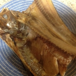 男の自炊料理。ホッケ焼き。魚はええなあ。